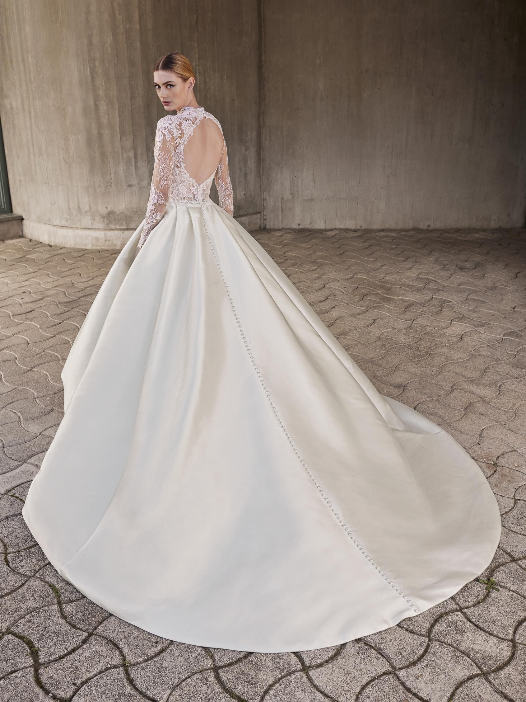 Rückenansicht Brautkleid A-Linie Hochgeschlossen H9513