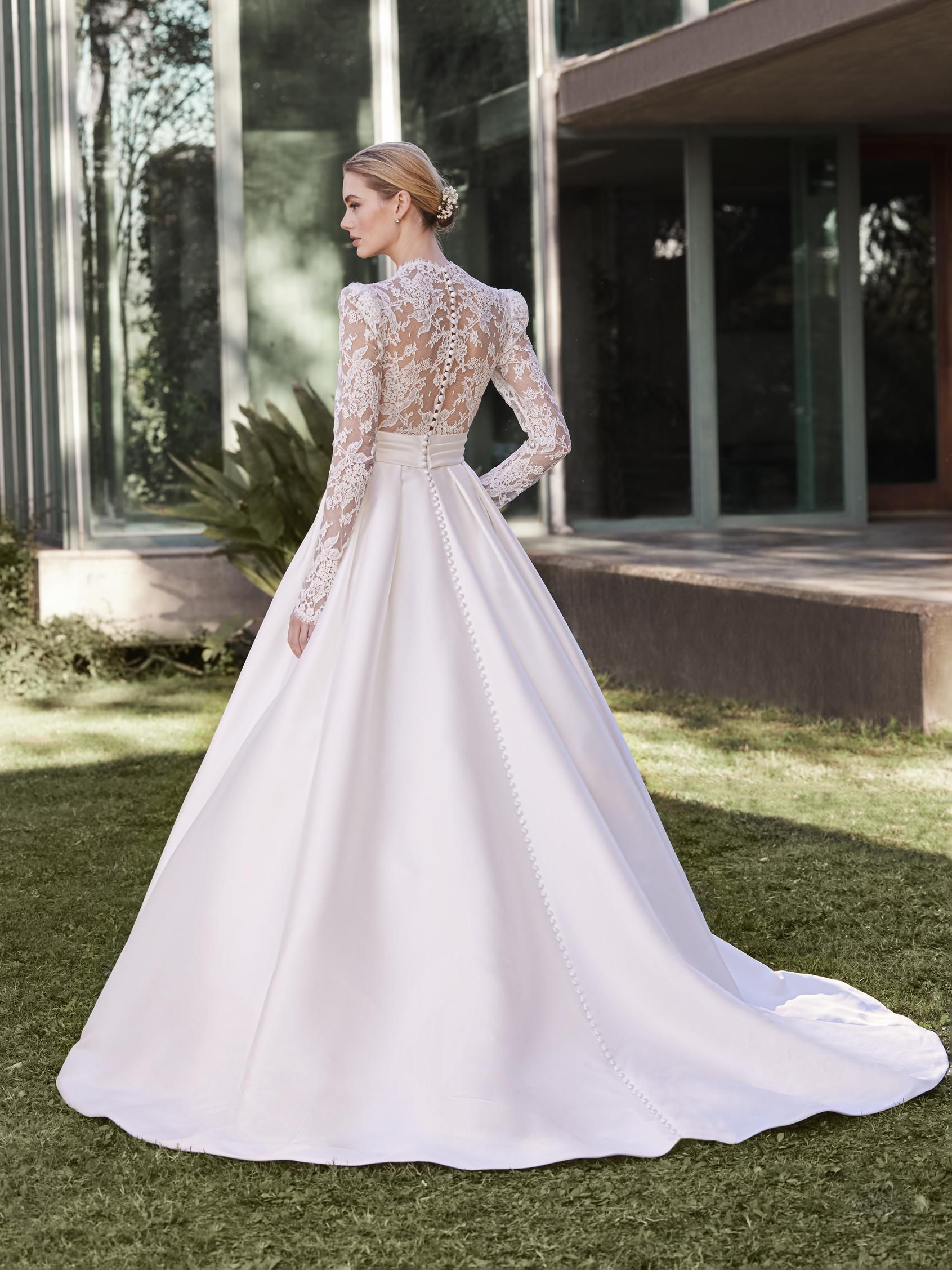 Rückenansicht Brautkleid A-Linie Langarm H9572