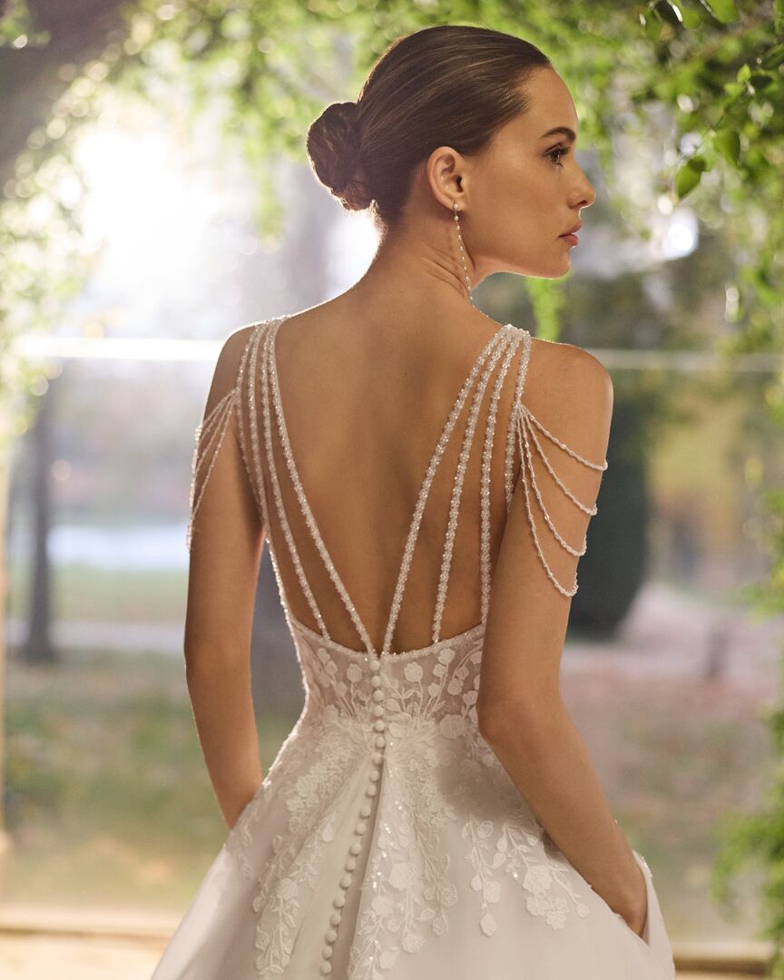 Rückenansicht Brautkleid A-Linie Hochgeschlossen H9878