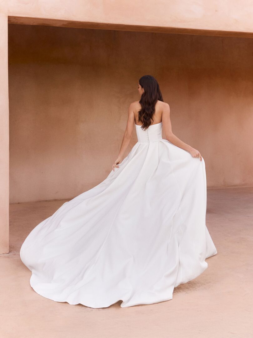 Rückenansicht Brautkleid A-Linie Corsage trägerlos H9925