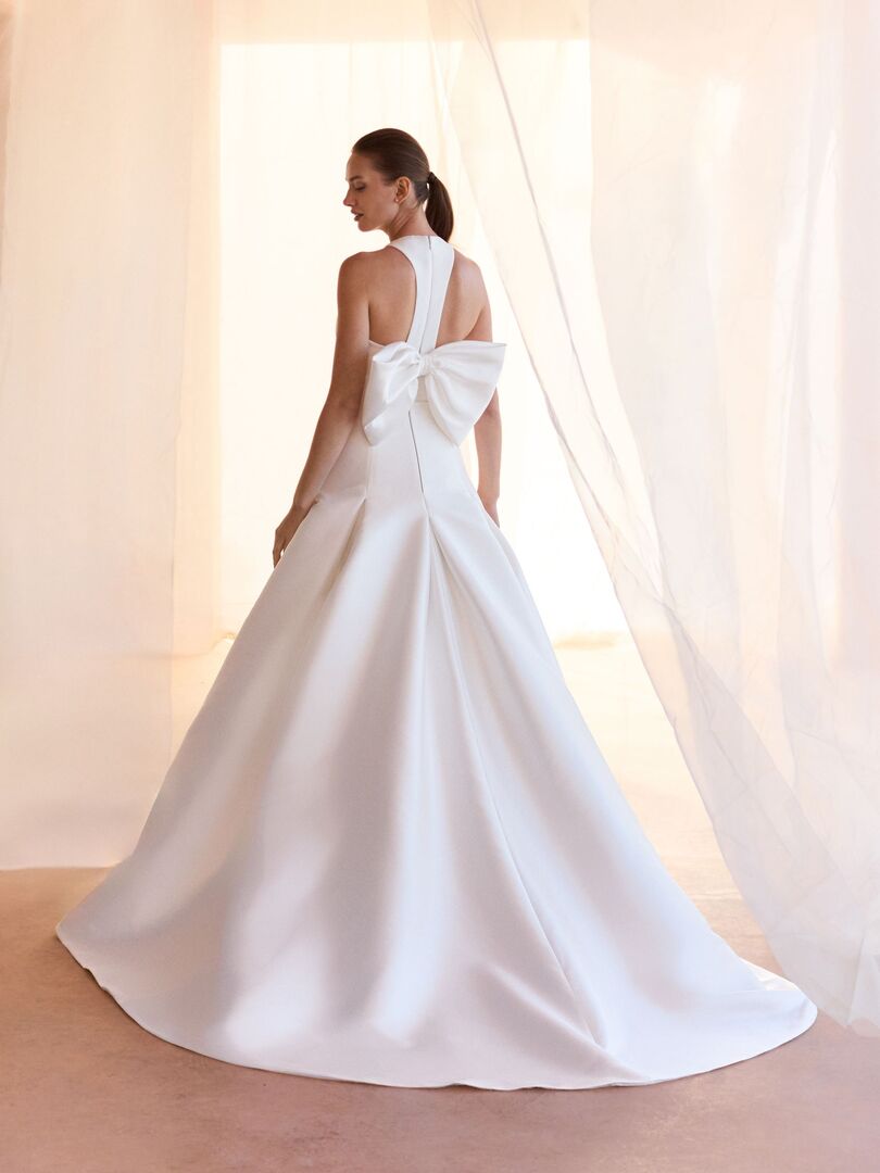 Rückenansicht Brautkleid A-Linie Hochgeschlossen H9926