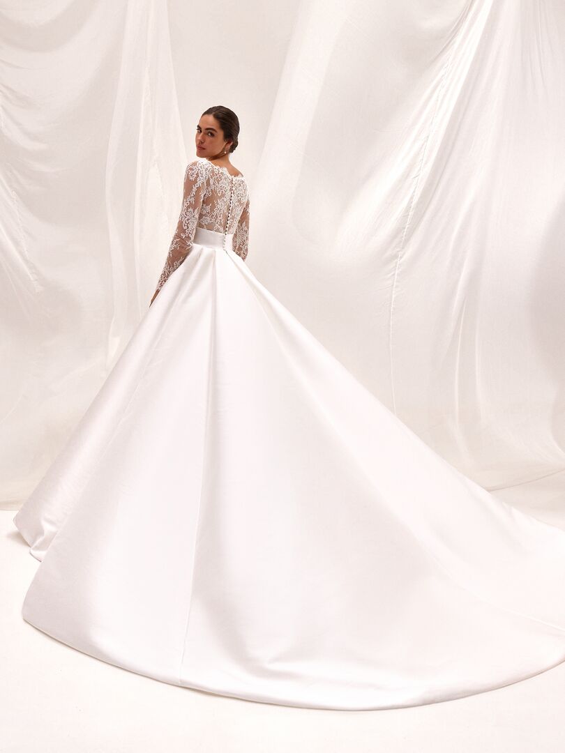 Rückenansicht Brautkleid A-Linie Hochgeschlossen H9946